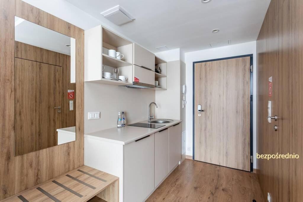 Apartament W Warszawie Dedykowany Parking Podziemny W Cenie, Wifi, Blisko Centrum New Apartment In Warsaw Finished To A High Specification Fitted Out To A High Standard On The 7Th Floor, Wifi, Underground Parking Price Included Esterno foto